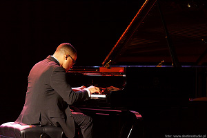 Gonzalo Rubalcaba - BCK